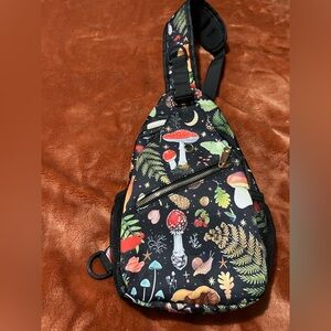 Large Mushroom Sling Bag 🍄NWOT🍄🟫